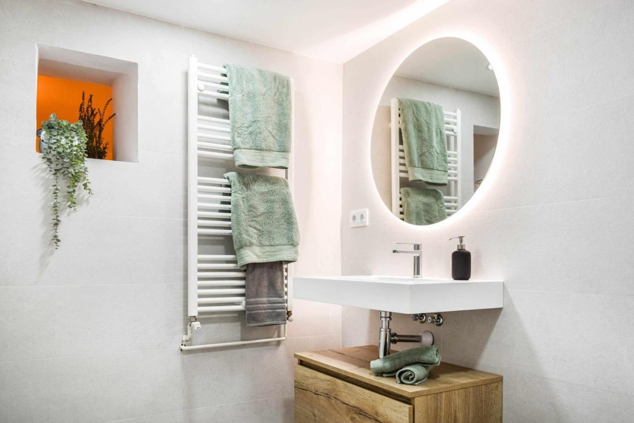 Casa Besalu Estudio En El Centro Del Pueblo ภายนอก รูปภาพ