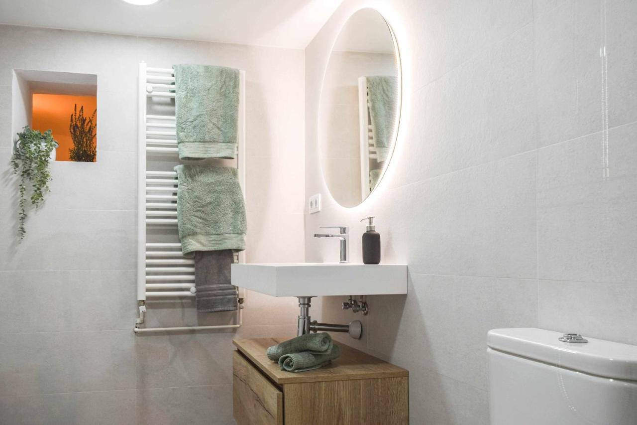 Casa Besalu Estudio En El Centro Del Pueblo ภายนอก รูปภาพ