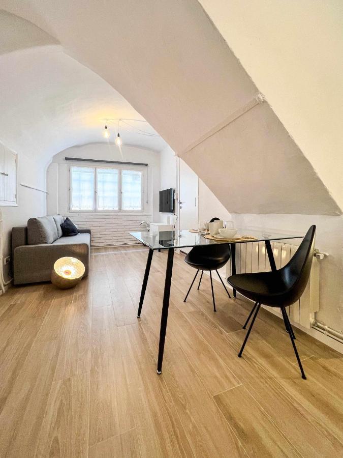 Casa Besalu Estudio En El Centro Del Pueblo ภายนอก รูปภาพ